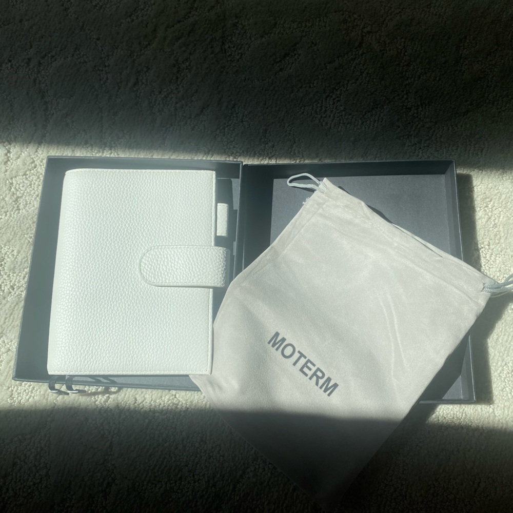 Moterm A6 stalogy cover white